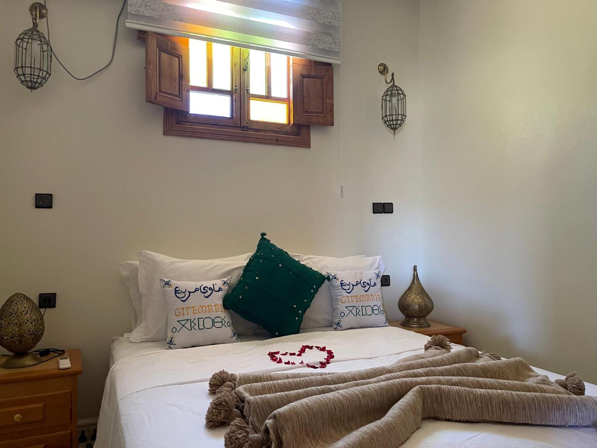 Gite Marbie Maison Rurale, Une Experience Naturelle Unique, Au Coeur Du Moyen Atlas, Maroc Kasba Tibouda Luaran gambar